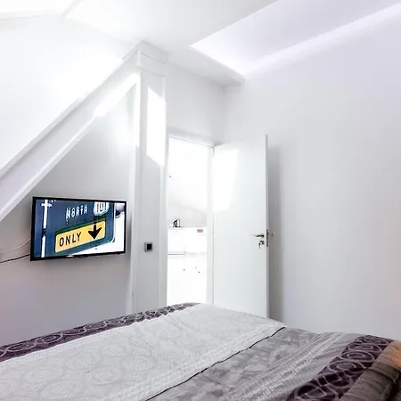 Central Park Apartment *